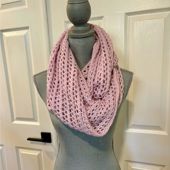 BCBGeneration Infinity Loop Pink Scarf Winter Outdoor Holiday‎ Travel - Picture 2 of 4